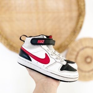 Nike Boys Court Borough 2 Mid Sneaker